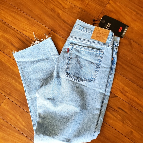 Levi's Premium Wedgie Straight Jeans - Picture 2 of 12